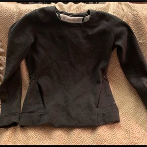 Cozy lululemon crewneck sweatshirt w/cutout back